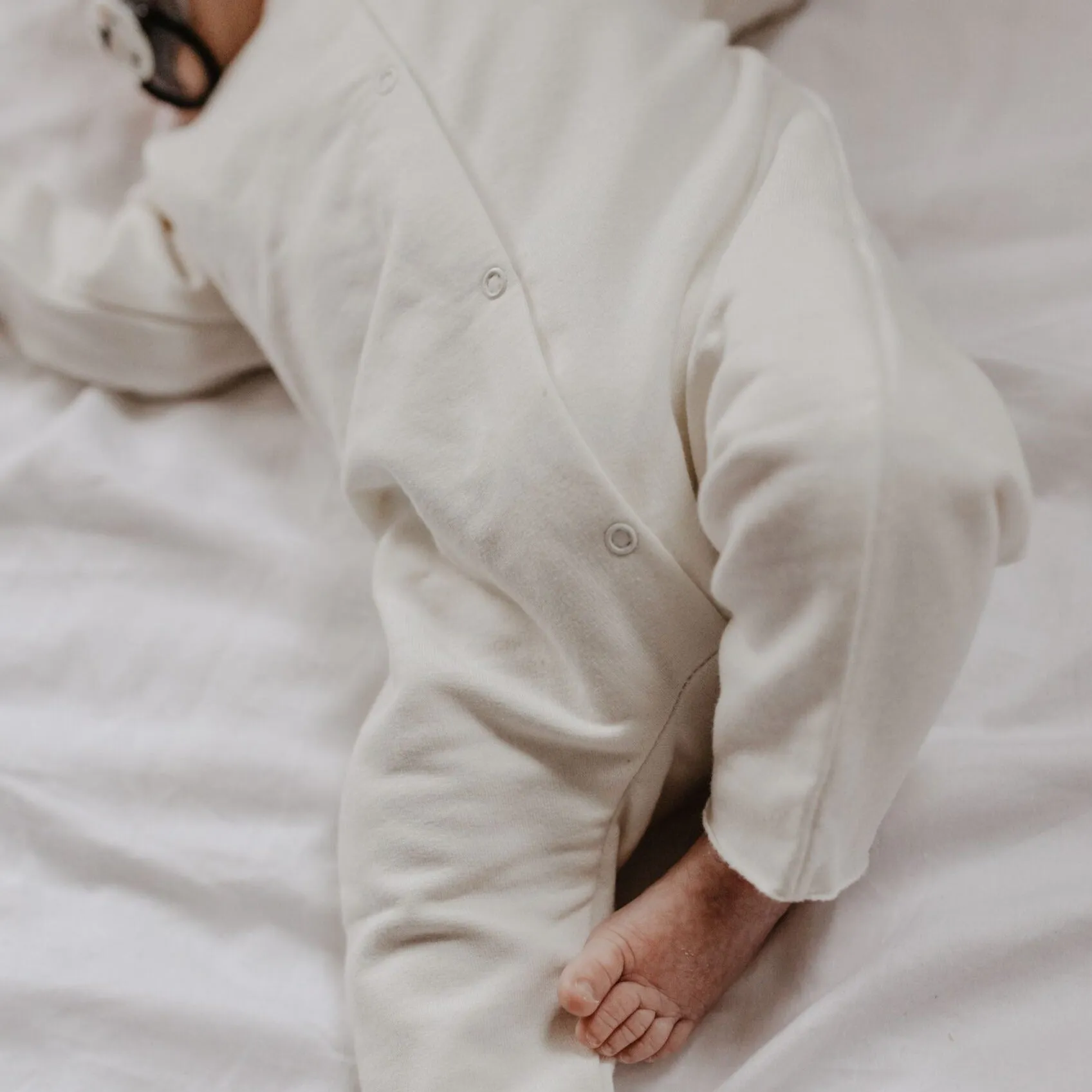 Coyle Organic Cotton Baby Romper (White)