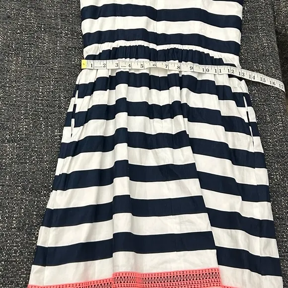 Dress Navy and White Striped with Coral Accents- size 2-Vineyard Vines-classy