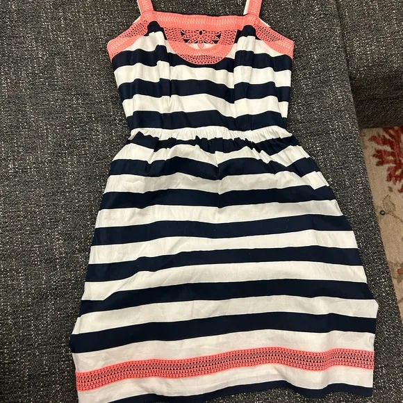 Dress Navy and White Striped with Coral Accents- size 2-Vineyard Vines-classy