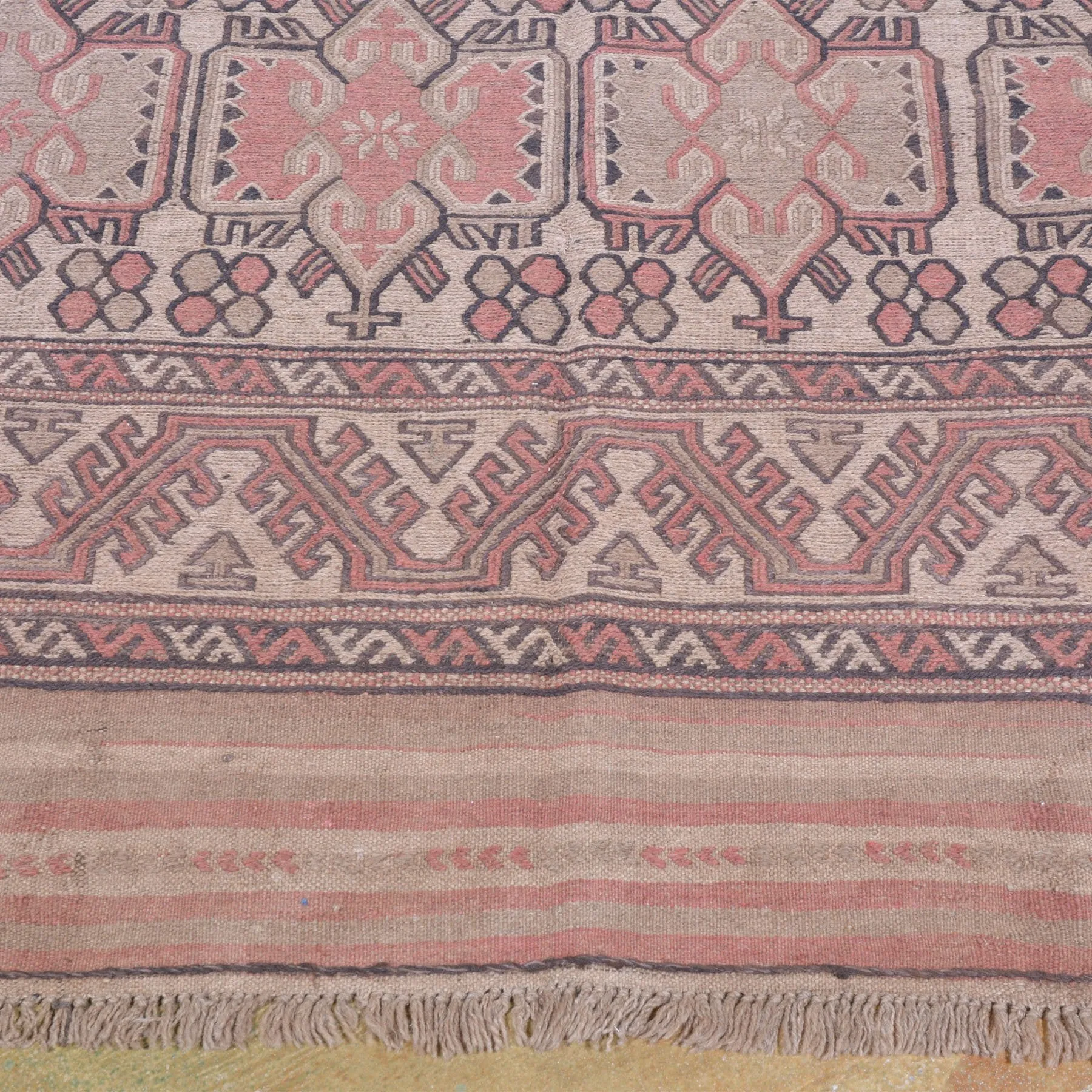 Hand-Woven Soumak Tribal Design Wool Area Rug (Size 5.4 X 9.6) Brrsf-1599