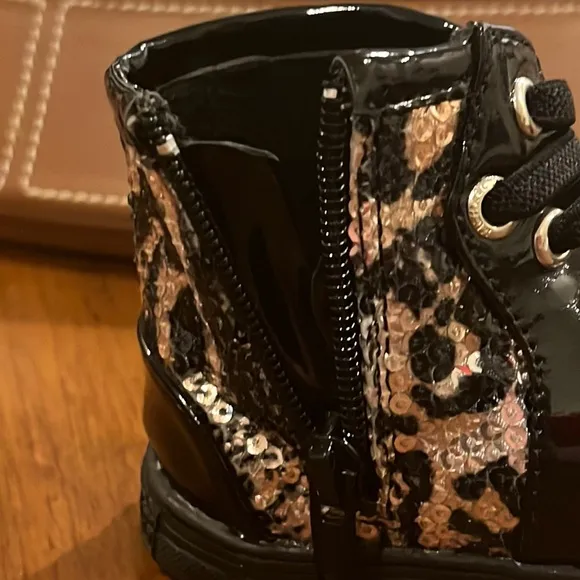 Michael Kors Baby Ivy Mist Baby crib booties shoes new infant black gold