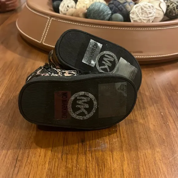 Michael Kors Baby Ivy Mist Baby crib booties shoes new infant black gold