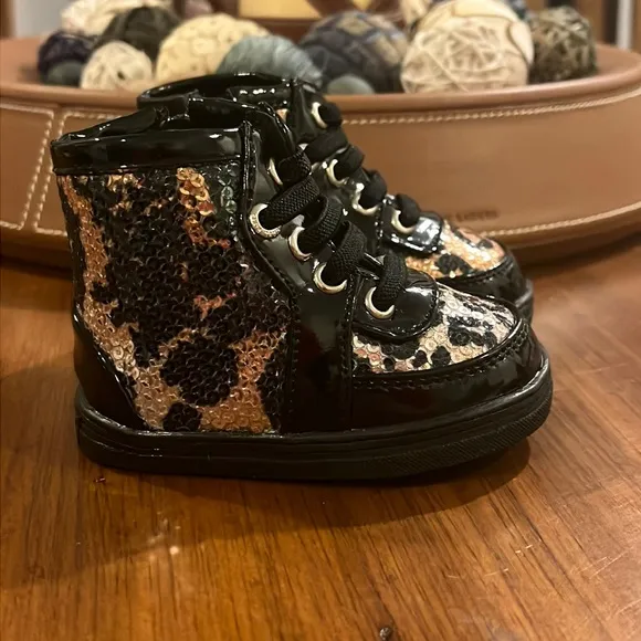 Michael Kors Baby Ivy Mist Baby crib booties shoes new infant black gold