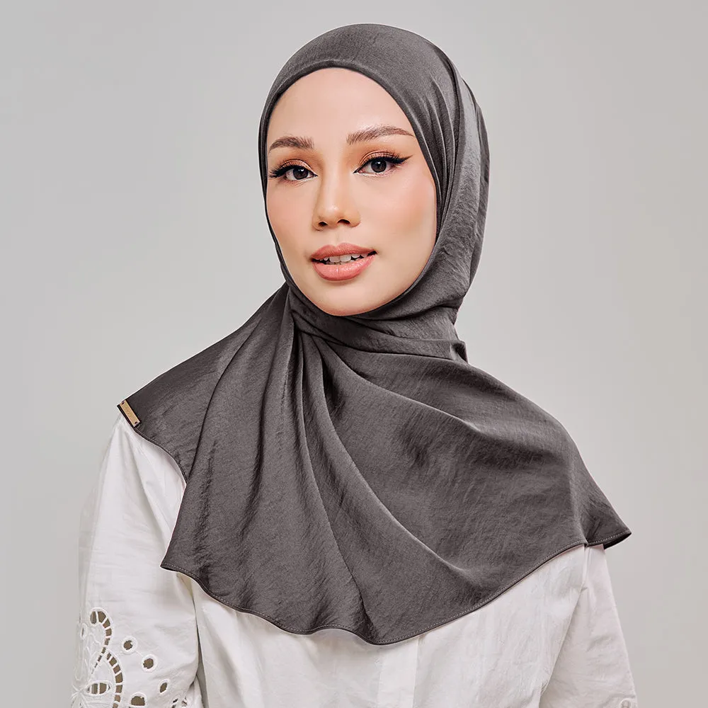 Niya Satin in Pablo