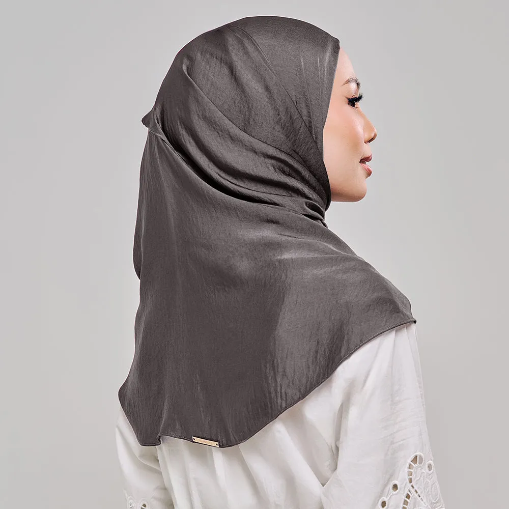 Niya Satin in Pablo