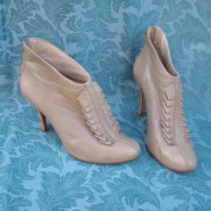 Pour la Victoire size 8.5 tan leather booties