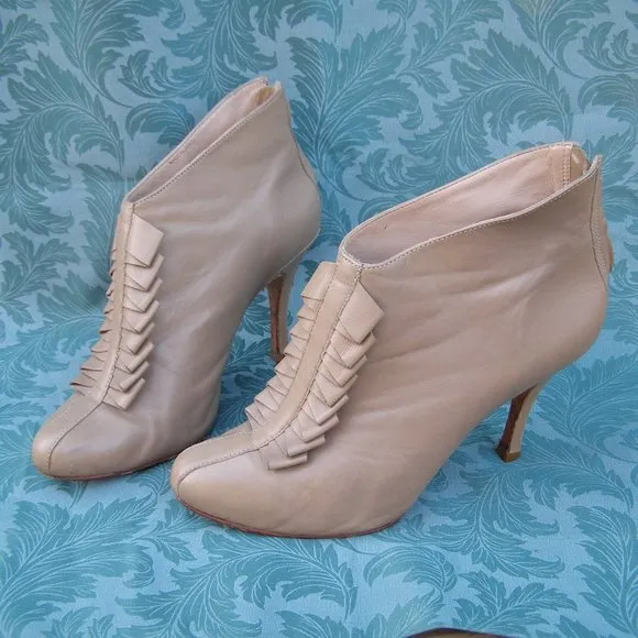 Pour la Victoire size 8.5 tan leather booties