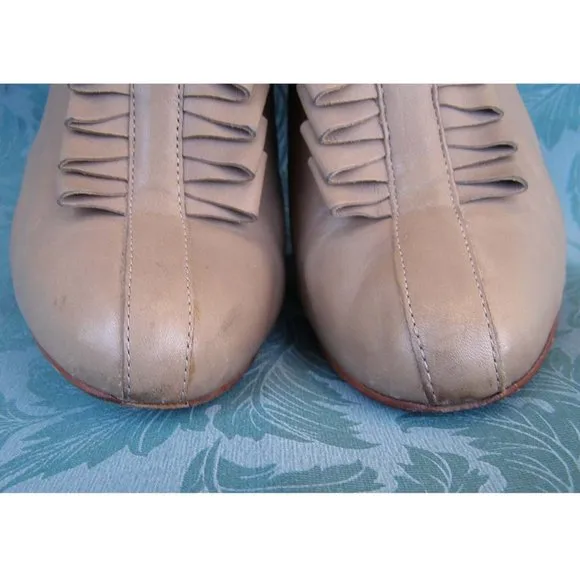 Pour la Victoire size 8.5 tan leather booties