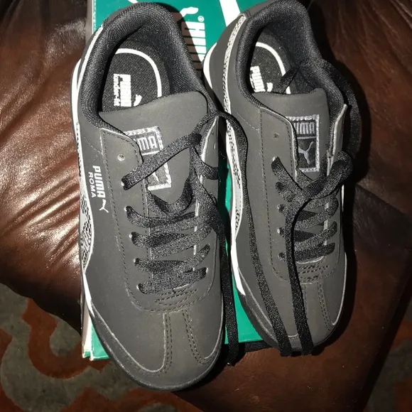 Puma suede and Leather kids sneakers US 2C