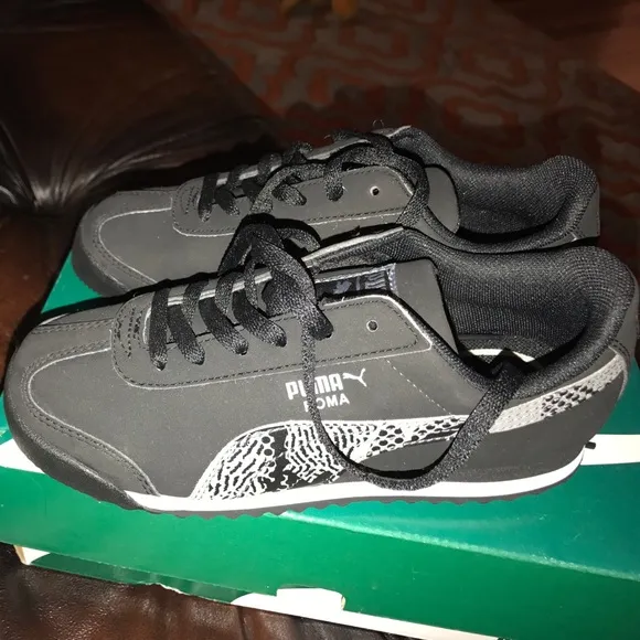 Puma suede and Leather kids sneakers US 2C