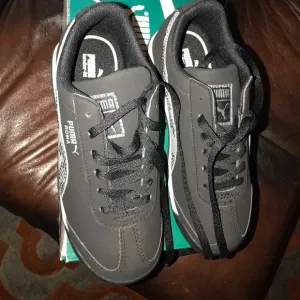 Puma suede and Leather kids sneakers US 2C
