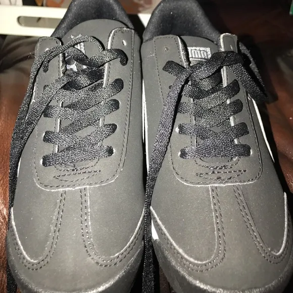 Puma suede and Leather kids sneakers US 2C