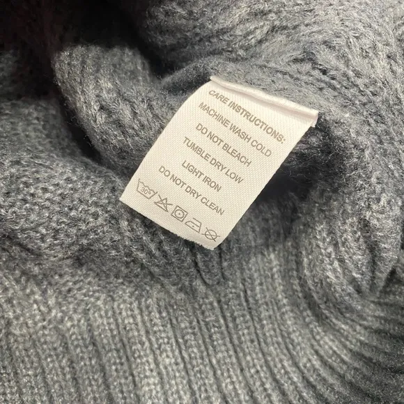 Simple &amp; stylish cable knit sweater with comfy &amp; cute neckline! Not too hot 🔥