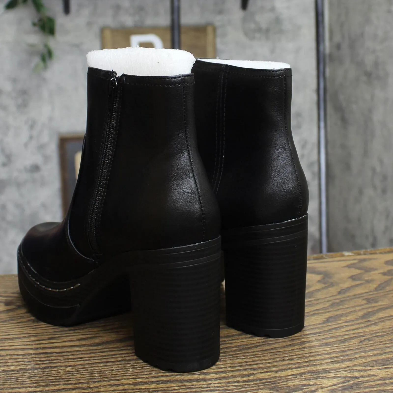 Sun   Stone Womens Kinsley Platform Booties 10014121100 Black 7.5M