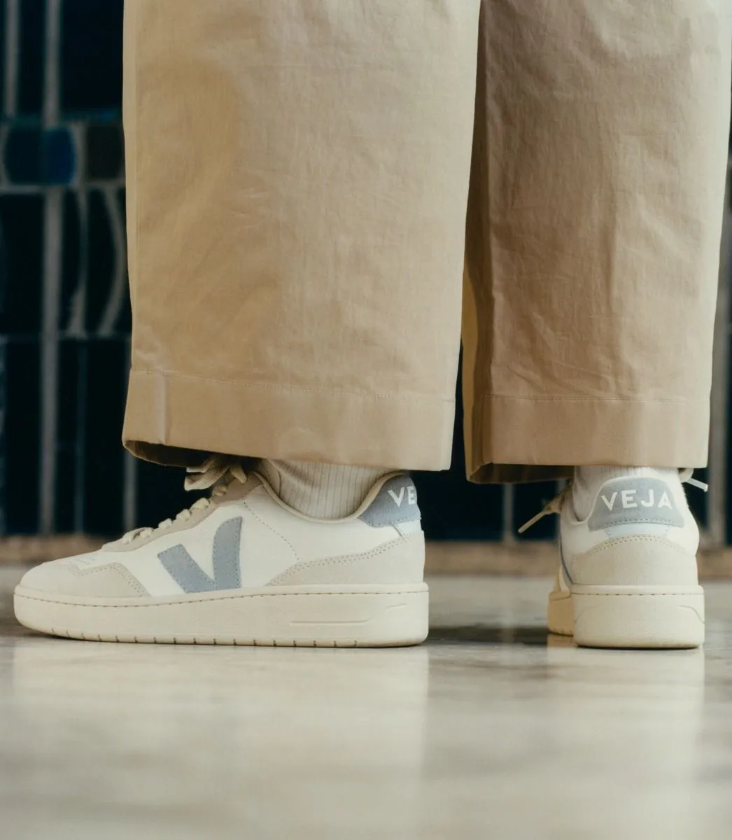 V-90 Sneaker
